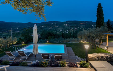 Terrazza sulla Valle 4+2: Piscina, Colina, Recurso, Eco Hotel, Mueble Para Exteriores, Cordillera, Paisajismo, Jardín, Inmuebles, Villa