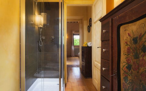Podere Santa Croce 10: Piso, Pared, Diseño De Interiores, Suelo, Madera, Arreglo De Tubería, Puerta, Baño, Encendiendo, Casa
