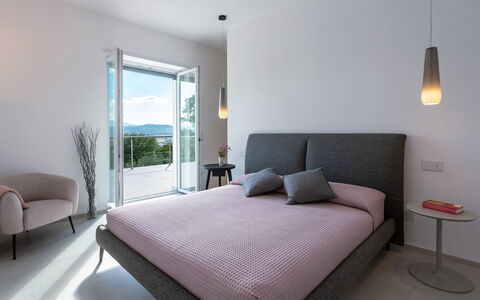 Villa Petrillo 6: Mueble, Cama, Diseño De Interiores, Habitación, Pared, Piso, Casa, Suelo, Lecho, Habitación
