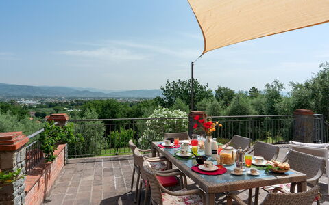 Villa Irene 6: Mueble, Silla, Mueble Para Exteriores, Mesa, Mesa Al Aire Libre, Cocina Y Comedor Mesa, Sombra, Restaurante, Jardín, Ocio