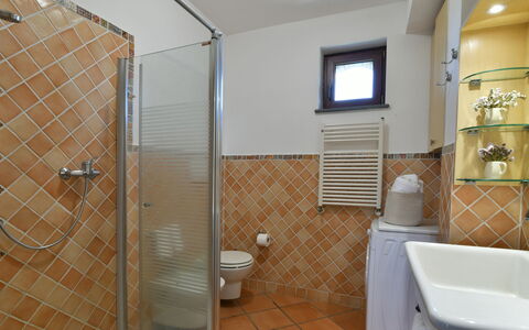 Villa Biddizza 10: Diseño De Interiores, Piso, Suelo, Arreglo De Tubería, Habitación, Baño, Techo, Encendiendo, Plomería, Grifo