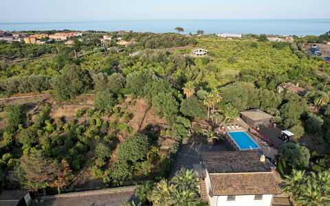 Villa Biddizza 10: Árbol, Barrio Residencial, Paisaje, Vista Panorámica, Casa, Asentamientos Humanos, Inmuebles, Recurso, Fotografía Aérea, Eco Hotel