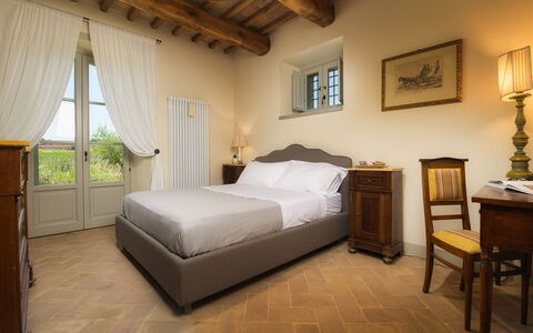 Villa Flaminia 8+2 -: Mueble, Pared, Cama, Diseño De Interiores, Habitación, Piso, Suelo, Casa, Lecho, Marco De La Cama