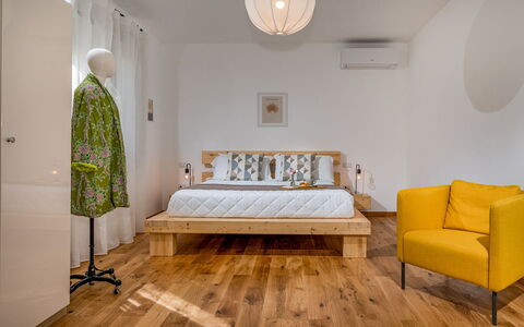 Villa Cutrera 8: Mueble, Diseño De Interiores, Piso, Suelo, Cama, Pared, Habitación, Suelos De Madera, Madera, Habitación