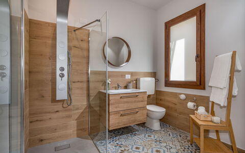 Villa Cutrera 8: Arreglo De Tubería, Piso, Baño, Suelo, Diseño De Interiores, Lavabo, Mueble De Baño, Lavabo Del Baño, Grifo, Plomería
