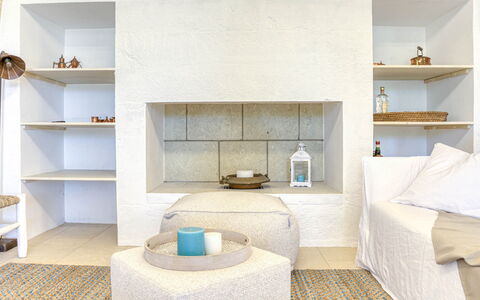 Il Nachiro 6: Pared, Piso, Diseño De Interiores, Mueble, Suelo, Habitación, Casa, Techo, Sala, Estantería
