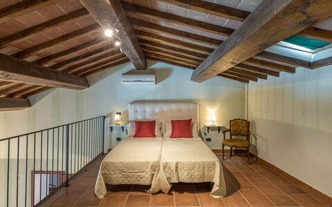 Podere Montioni 6+2: Mueble, Diseño De Interiores, Techo, Piso, Habitación, Suelo, Habitación, Cama, Encendiendo, Marco De La Cama