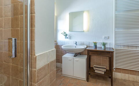 Casa Eusebia 8+2: Piso, Pared, Diseño De Interiores, Suelo, Baño, Techo, Arreglo De Tubería, Lavabo Del Baño, Encendiendo, Habitación
