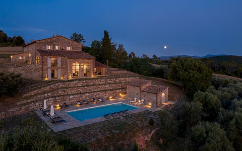 Villa Il Pozzo 14: Casa, Casa, Cabaña, Inmuebles, Casa De Campo, Mansión, Villa, Piscina, Casa Histórica, Noche