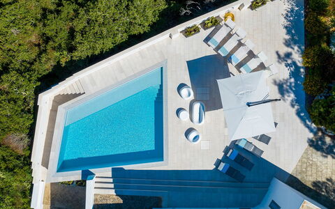Villa Calypso 8: Azul, Piscina, Material Compuesto, Recurso, Sombra, Mueble Para Exteriores, Eco Hotel, Sunlounger, Paisajismo, Hotel
