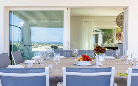 Villa Calypso 8: Mueble, Silla, Diseño De Interiores, Mesa, Comedor, Cocina Y Comedor Mesa, Vajilla, Encendiendo, Piso, Habitación