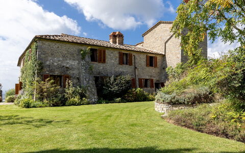 Scandelaia 12: Arquitectura, Casa, Inmuebles, El Terreno Del Lote, Casa, Cabaña, Área Rural, Casa De Campo, Jardín, Césped