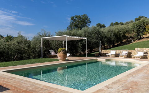 Villa Binetti 7: Piscina, Material Compuesto, Jardín, Fuente De Agua, Paisajismo, Sombra, Inmuebles, Recurso, Patio Interior, Losa