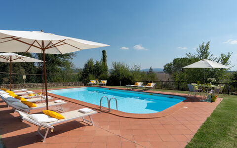 Villa Montefalconi 11: Piscina, Mueble, Recurso, Mueble Para Exteriores, Sunlounger, Eco Hotel, Silla, Paraguas, Sombra, Hotel
