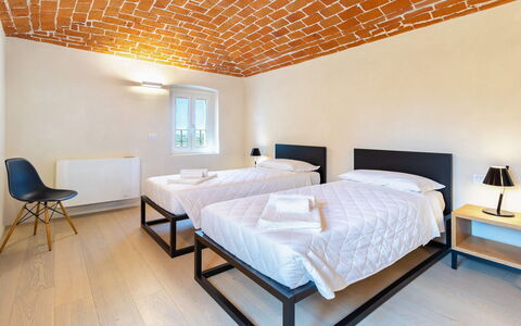 Villa Boemia 10: Diseño De Interiores, Techo, Suelo, Habitación, Departamento, Diseño, Manchas De Madera, Hotel, Marco De La Cama, Cama