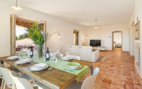 Casale Grottini 8: Mueble, Piso, Cocina Y Comedor Mesa, Diseño De Interiores, Mesa, Silla, Casa, Suelo, Comedor, Techo