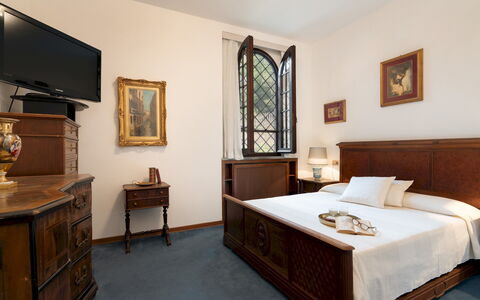 Villa Manganelli 12: Mueble, Diseño De Interiores, Madera, Habitación, Piso, Cama, Marco, Encendiendo, Cajón, Habitación