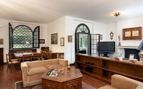 Villa Manganelli 12: Mueble, Diseño De Interiores, Piso, Habitación, Techo, Suelo, Mesa, Casa, Encendiendo, Sofá