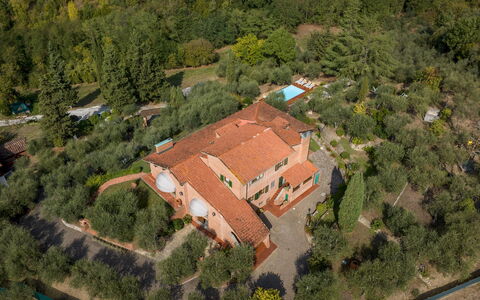Villa Adisa 8: Barrio Residencial, Casa, Arquitectura, Inmuebles, Techo, Paisaje, Casa, Asentamientos Humanos, Área Rural, Cabaña