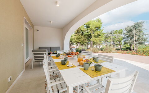 Villa Bellina 6: Mueble Para Exteriores, Silla, Sombra, Paisajismo, Cocina Y Comedor Mesa, Villa, Hacienda, Balcón, Eco Hotel, Planta De Casa