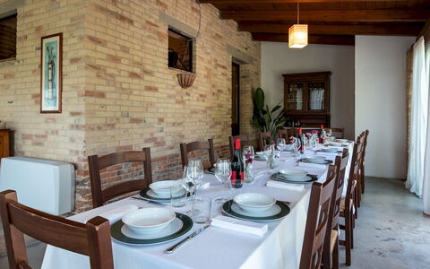 I Lauri 12: Mueble, Diseño De Interiores, Mesa, Silla, Madera, Cocina Y Comedor Mesa, Piso, Techo, Comedor, Habitación