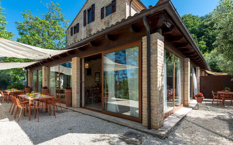 I Lauri 12: Madera, Casa, Arquitectura, Casa, Cabaña, Puerta, Techo, Sombra, Estructura Al Aire Libre, Porche