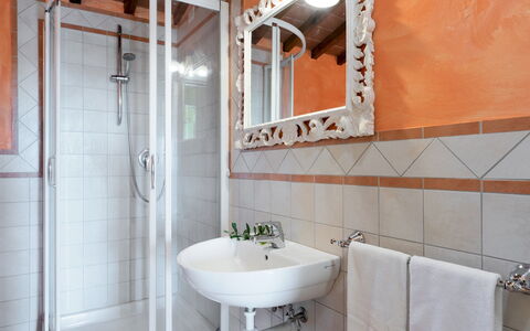 Gli Spilocchi 16: Diseño De Interiores, Piso, Arreglo De Tubería, Mueble, Suelo, Encendiendo, Baño, Habitación, Techo, Grifo