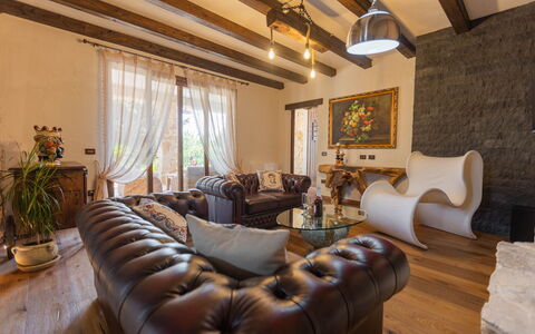 Villa i Mori 4: Mueble, Diseño De Interiores, Piso, Pared, Madera, Sofá, Suelo, Sala, Habitación, Silla