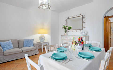 Casa Maestrale 6: Mueble, Diseño De Interiores, Mesa, Piso, Habitación, Cocina Y Comedor Mesa, Suelo, Silla, Casa, Comedor