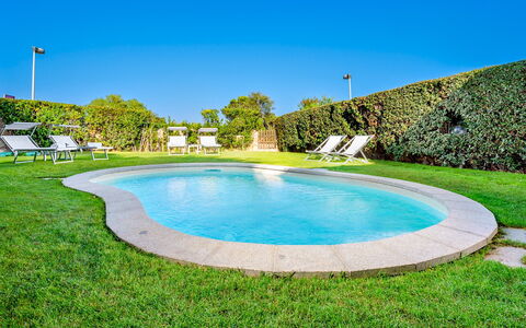 Casa Maestrale 6: Azul, Piscina, Recurso, Ocio, Jardín, Paisajismo, Césped, Mueble Para Exteriores, Fuente De Agua, Eco Hotel