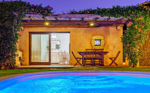 Casa Maestrale 6: Piscina, Agua, Mueble, Recurso, Mueble Para Exteriores, Ocio, Eco Hotel, Paraguas, Silla, Sombra