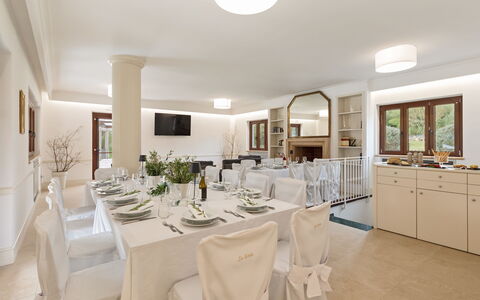 Tenuta Esdra 20: Mueble, Diseño De Interiores, Techo, Mesa, Silla, Habitación, Cocina Y Comedor Mesa, Restaurante, Comedor, Hotel