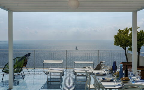 Villa Ponti 6: Mueble, Mueble Para Exteriores, Silla, Mesa, Mar, Mesa Al Aire Libre, Oceano, Sombra, Recurso, Balcón