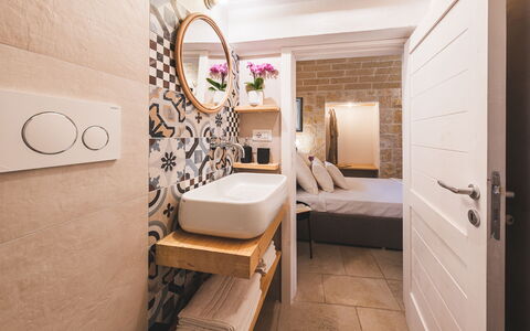 Trulli Biancapetra 8+2: Diseño De Interiores, Piso, Suelo, Habitación, Arreglo De Tubería, Casa, Plomería, Baño, Lavabo, Lavabo Del Baño