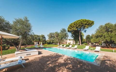 Trulli Biancapetra 8+2: Paisaje, Jardín, Inmuebles, Césped, Hacienda, Paisajismo, Piscina, Recurso, Parque, Mansión