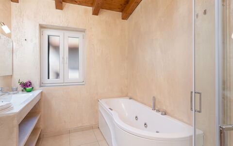 Villa Vittorio 6+2: Arreglo De Tubería, Baño, Piso, Bañera, Suelo, Diseño De Interiores, Plomería, Grifo, Casa, Habitación