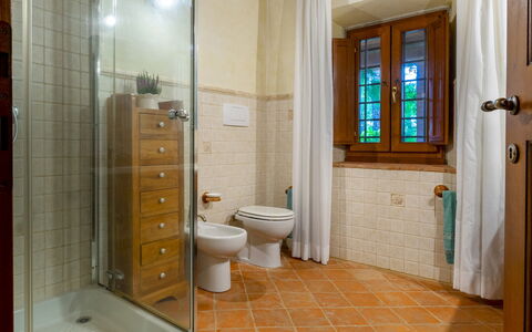 Podere Giardino 16+2: Arreglo De Tubería, Piso, Diseño De Interiores, Baño, Suelo, Lavabo, Plomería, Grifo, Lavabo Del Baño, Casa