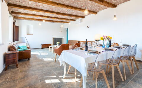 Casa Leonarda 8+2: Mueble, Madera, Mesa, Diseño De Interiores, Piso, Silla, Cocina Y Comedor Mesa, Suelo, Comedor, Techo