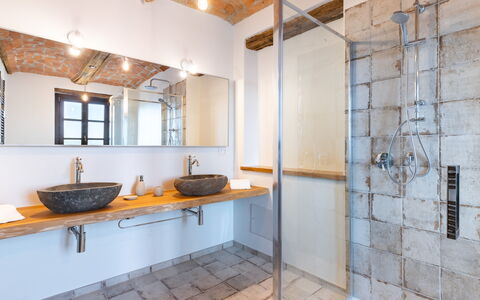 Casa Leonarda 8+2: Arreglo De Tubería, Piso, Diseño De Interiores, Suelo, Techo, Baño, Encendiendo, Grifo, Plomería, Espejo