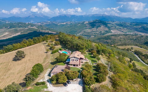 Tenuta Montiepoli 12+3: Accidentes Geográficos Montañosas, Colina, Montaña, Paisaje Natural, Tierras Altas, Pradera, Paisaje, Hill Station, Área Rural, Cordillera