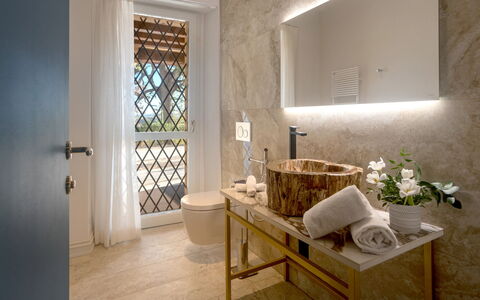 Santa Maria Maddalena 10: Diseño De Interiores, Pared, Piso, Arreglo De Tubería, Encendiendo, Suelo, Grifo, Plomería, Lámpara, Baño