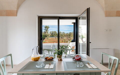 Villa Belkis 6: Mueble, Cocina Y Comedor Mesa, Mesa, Diseño De Interiores, Silla, Comedor, Mesa De Café, Planta De Casa, Manchas De Madera, Restaurante