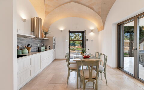 Villa Belkis 6: Diseño De Interiores, Piso, Mueble, Techo, Cocina Y Comedor Mesa, Silla, Loseta, Planta De Casa, Diseño, Cocina