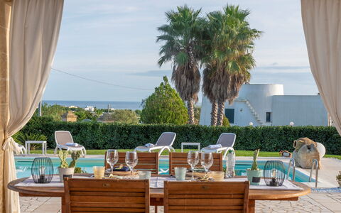 Villa Serena 4: Azul, Mueble, Mueble Para Exteriores, Piscina, Recurso, Silla, Sombra, Paraguas, Eco Hotel, Paisajismo