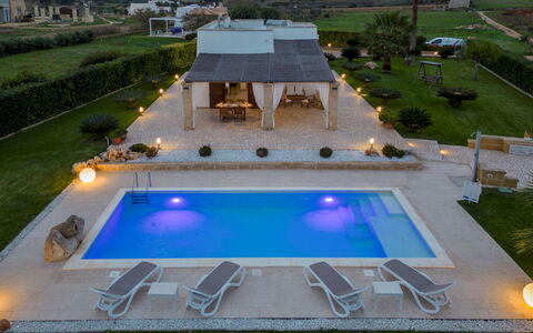 Villa Serena 4: Piscina, Thermae, Recurso, Mueble Para Exteriores, Fuente De Agua, Eco Hotel, Paraguas, Inmuebles, Mueble, Losa
