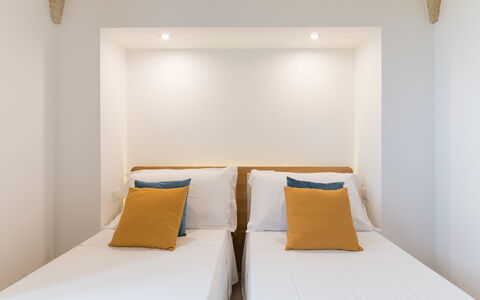 Villa Serena 4: Pared, Diseño De Interiores, Departamento, Suelo, Casa, Habitación, Cama, Techo, Marco De La Cama, Lecho