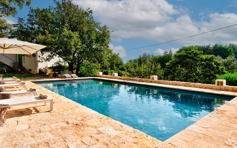 Villa Giari 8: Piscina, Mueble Para Exteriores, Recurso, Ocio, Fuente De Agua, Silla, Sunlounger, Losa, Paisajismo, Patio Interior