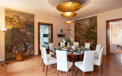 Casa del Duca 10: Mueble, Diseño De Interiores, Pared, Mesa, Silla, Piso, Madera, Techo, Suelo, Comedor