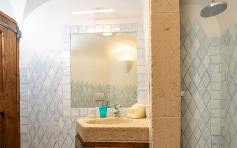 Villa Anga 10+1: Pared, Techo, Diseño De Interiores, Piso, Suelo, Lámpara, Loseta, Arreglo De Tubería, Plomería, Baño