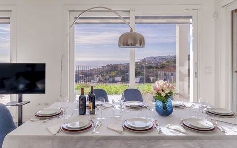Villa Gioia 8: Mueble, Diseño De Interiores, Mesa, Piso, Silla, Cocina Y Comedor Mesa, Suelo, Comedor, Casa, Habitación